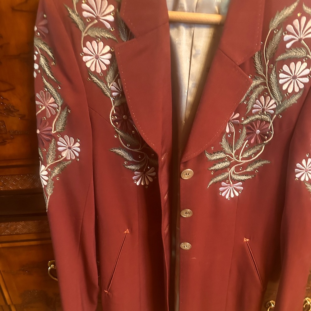 Size small ! Size 8 ! Burgundy with rhinestones! Manuel Exclusive Clothier !
